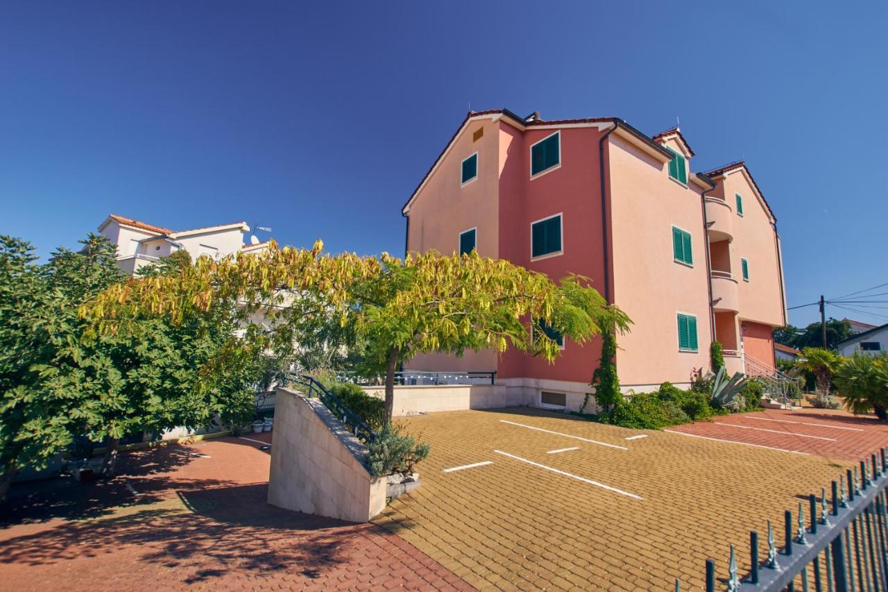 Pansion Hrga Hotel Vodice Buitenkant foto