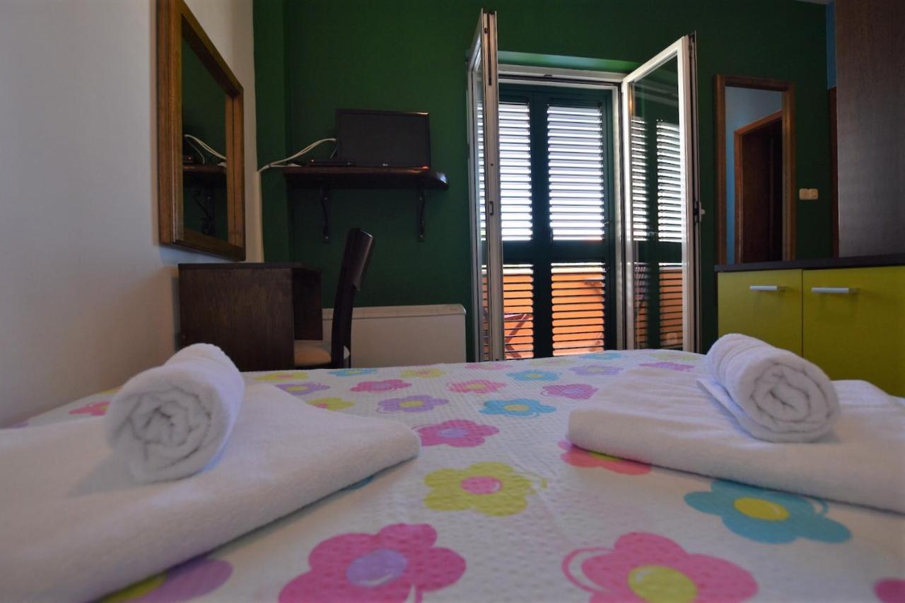 Pansion Hrga Hotel Vodice Buitenkant foto