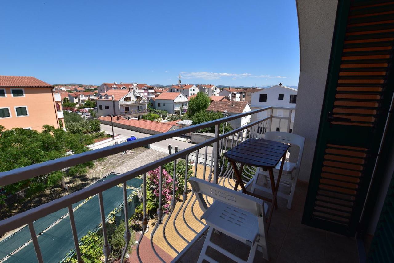 Pansion Hrga Hotel Vodice Buitenkant foto
