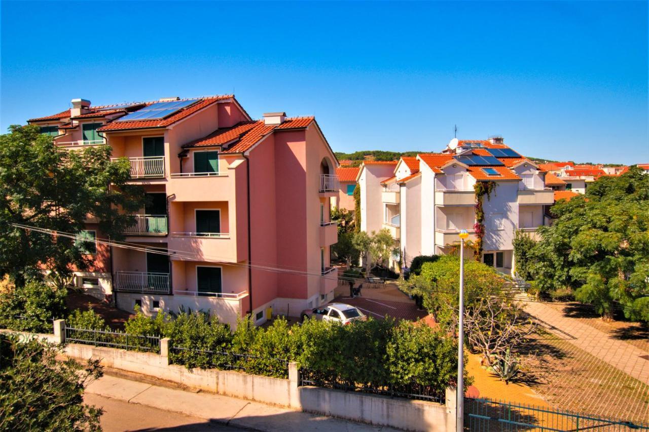 Pansion Hrga Hotel Vodice Buitenkant foto