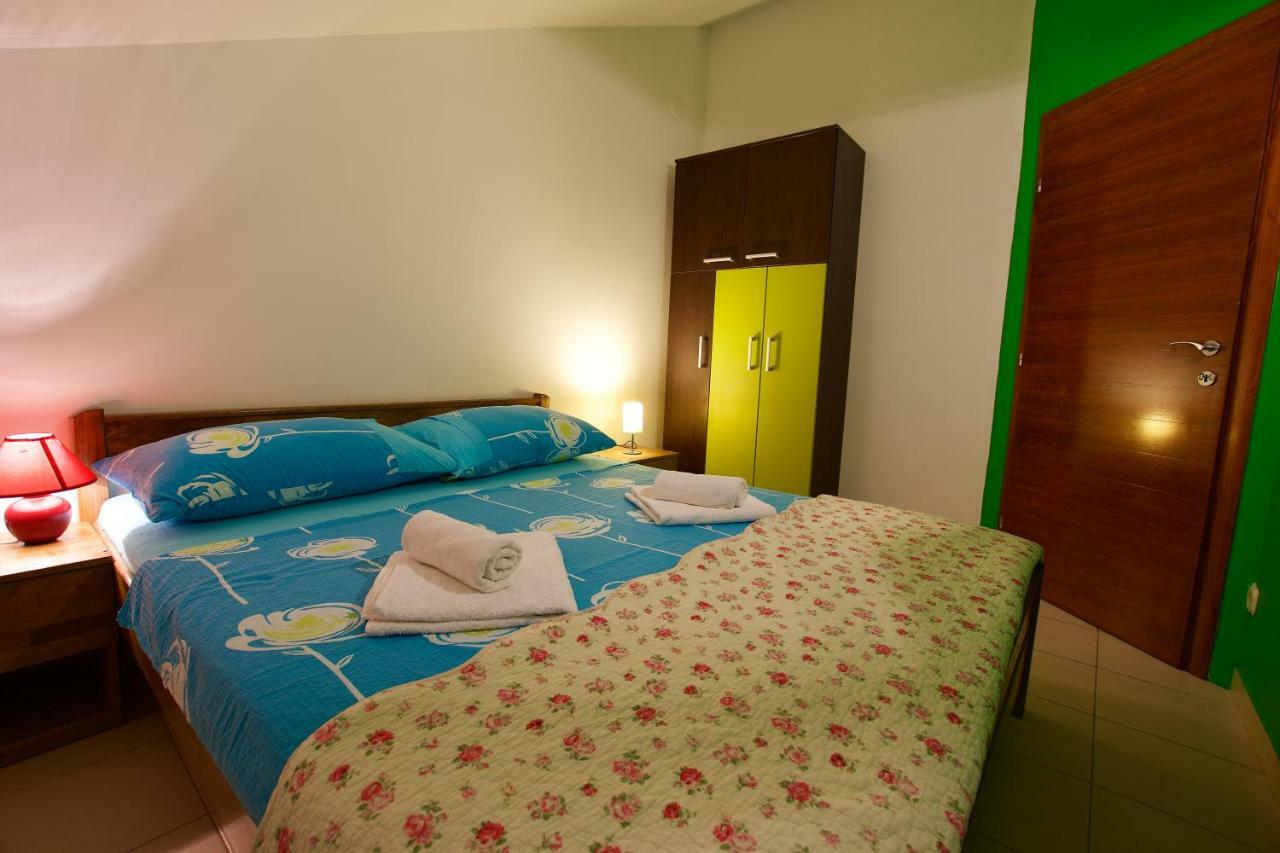 Pansion Hrga Hotel Vodice Buitenkant foto