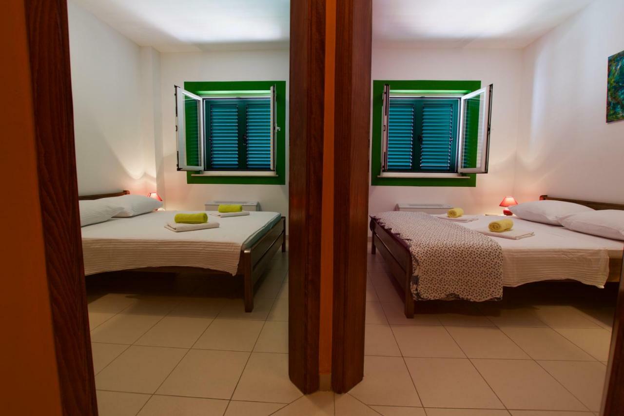 Pansion Hrga Hotel Vodice Buitenkant foto