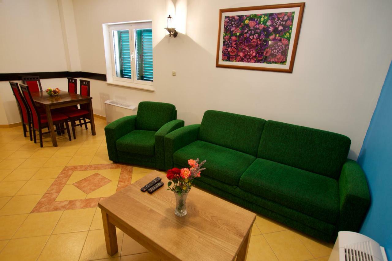 Pansion Hrga Hotel Vodice Buitenkant foto