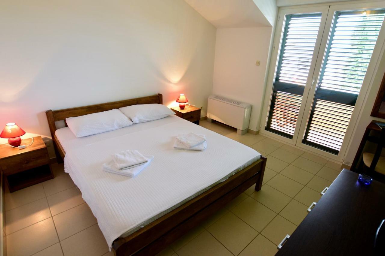 Pansion Hrga Hotel Vodice Buitenkant foto