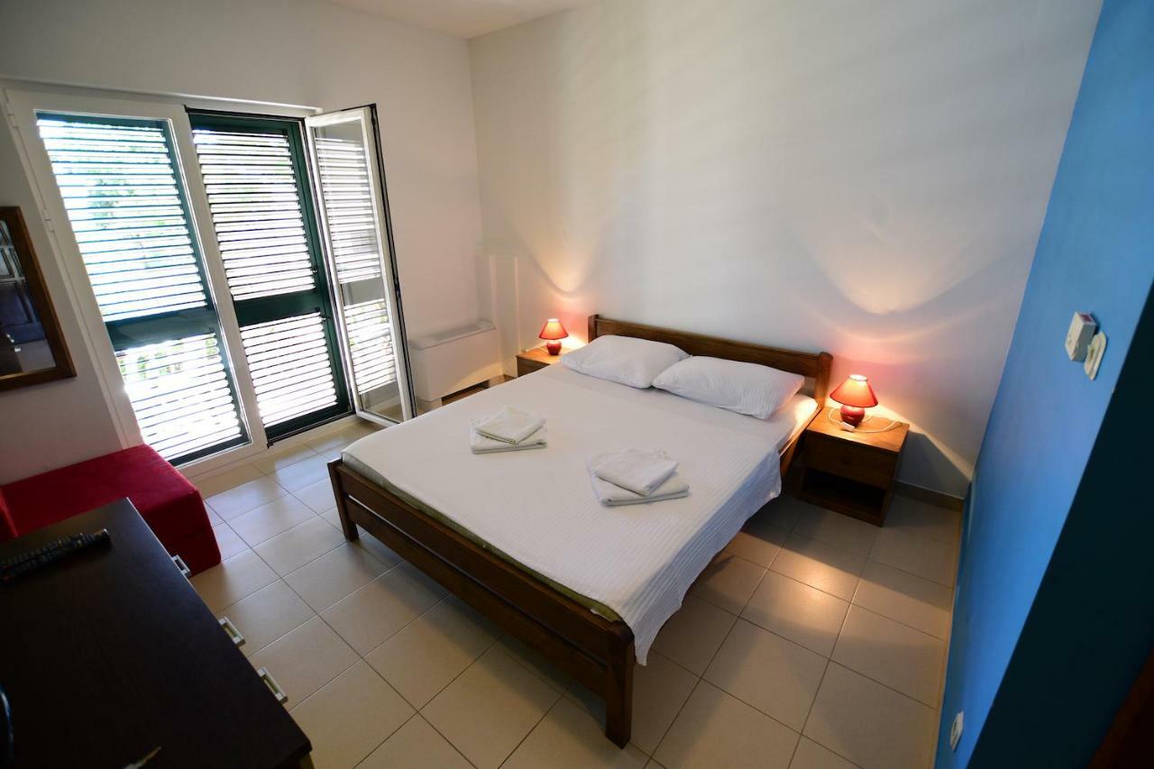 Pansion Hrga Hotel Vodice Buitenkant foto
