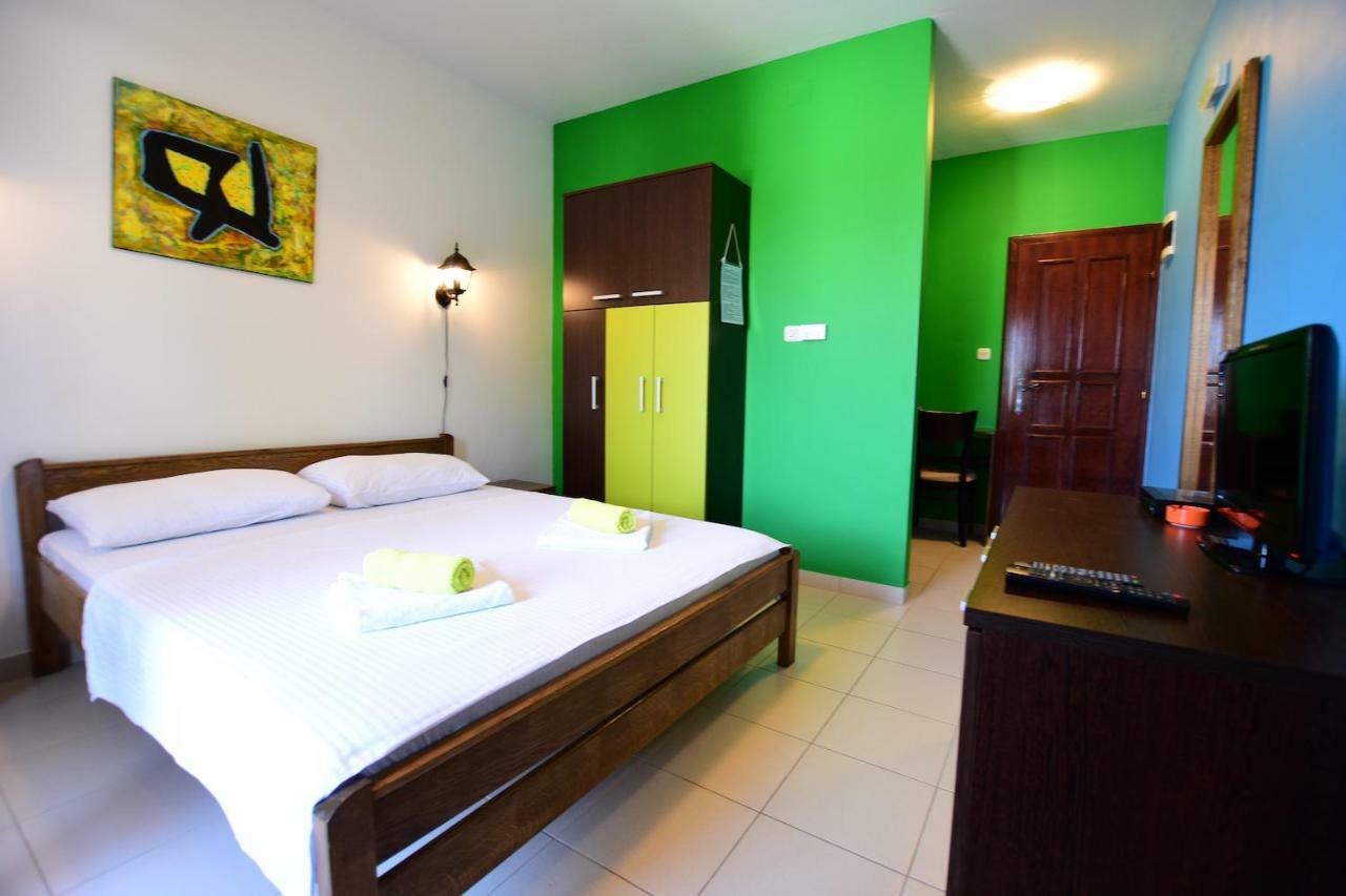 Pansion Hrga Hotel Vodice Buitenkant foto
