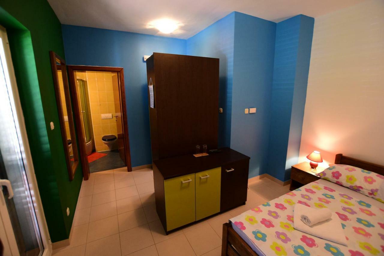 Pansion Hrga Hotel Vodice Buitenkant foto